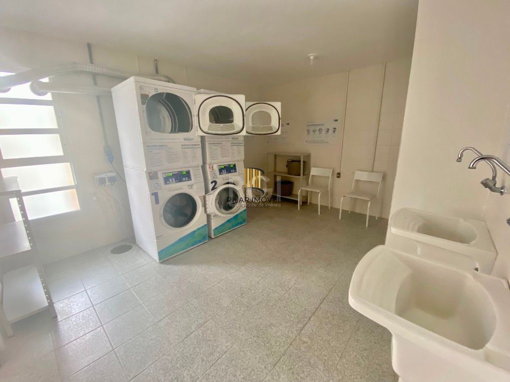 Apartamento Para Comprar  no Karpathos com 2 Dormitórios transformado em 1 suite com closet