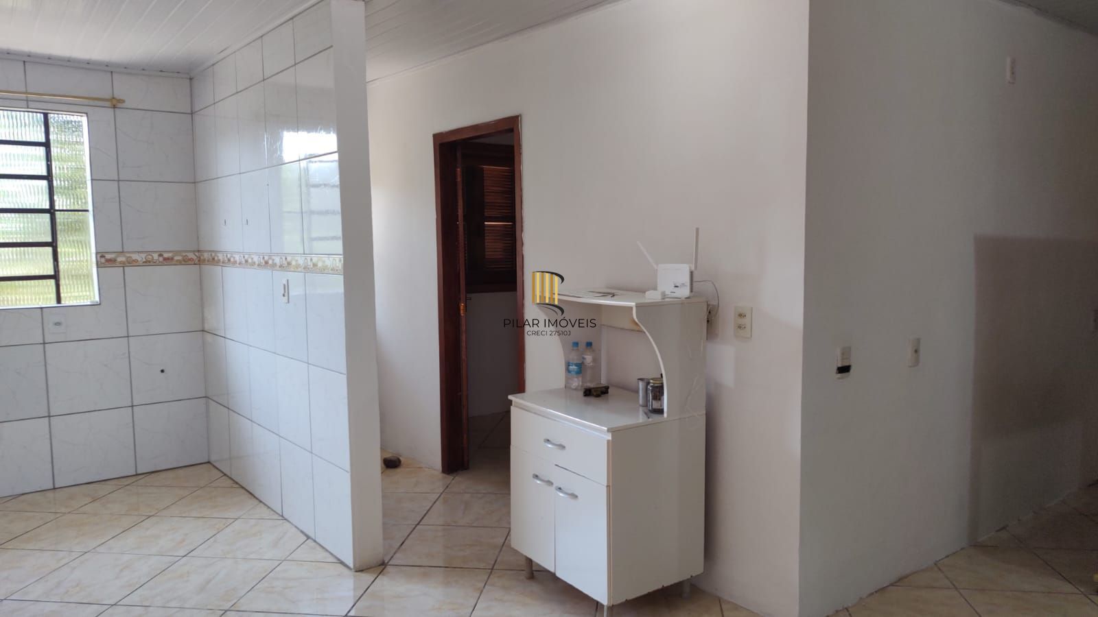Vende casa com 84m² ,  2 dormitórios, terreno com 300m²