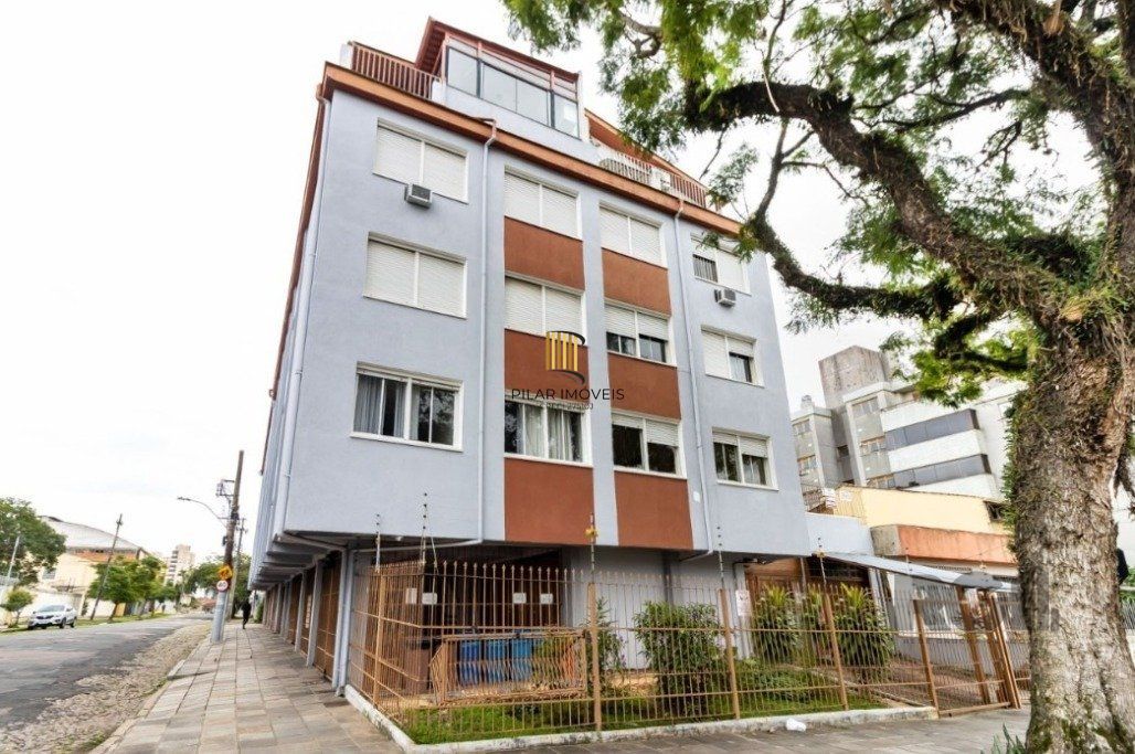 Cobertura com 3 dorms, 2 vagas e amplo terraço no Partenon