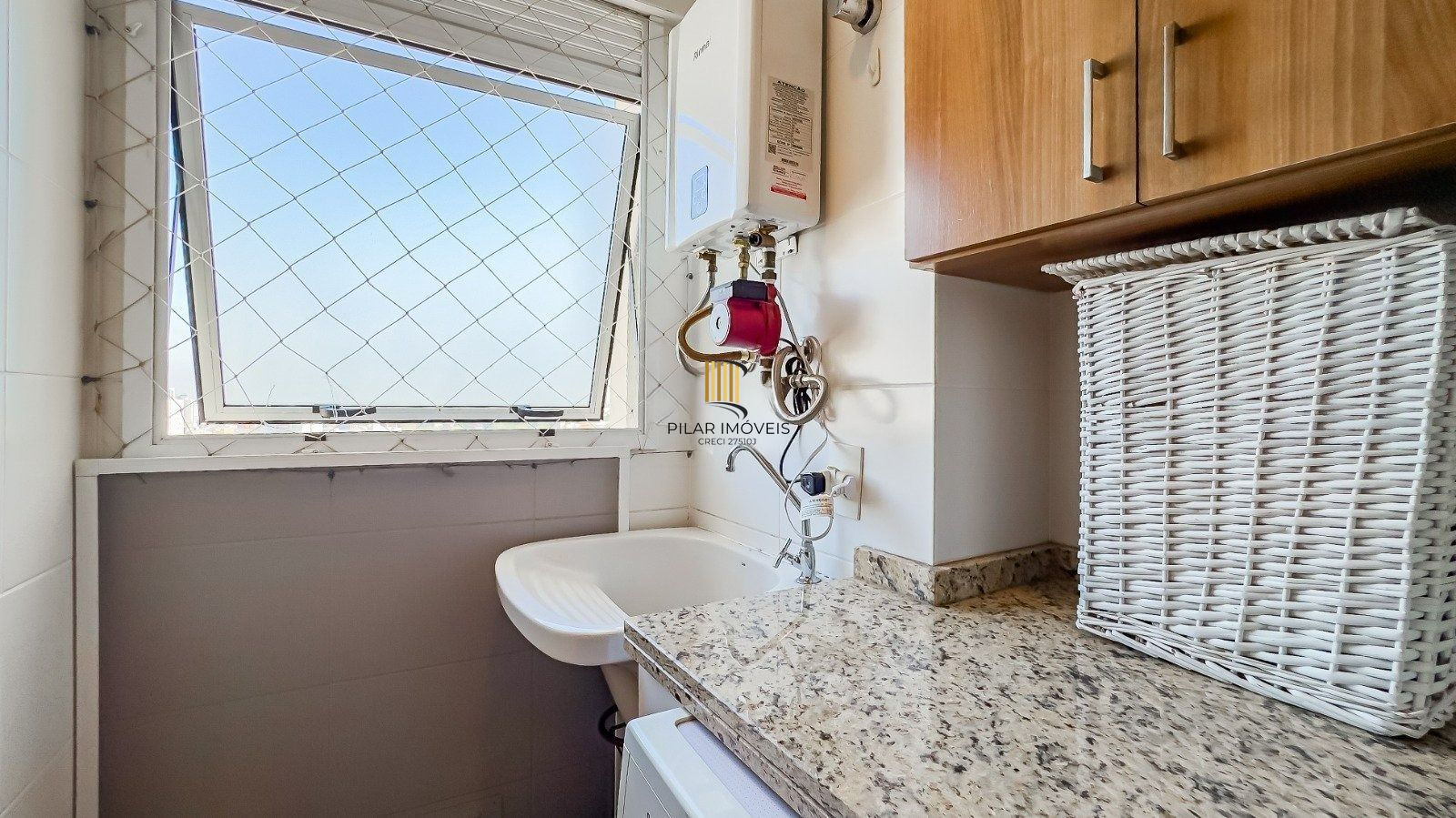 Apartamento totalmente mobiliado com 65m² no bairro Petrópolis!