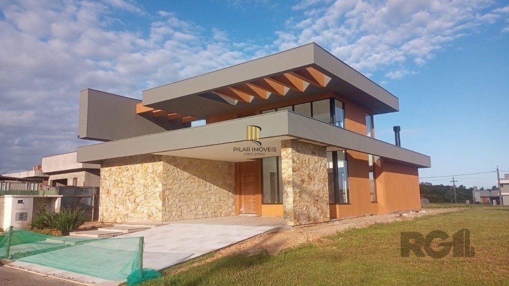 Casa com 3 dormitórios Para comprar Com  246 m² por R$ 1.800.000,00 - Centro - Torres/RS
