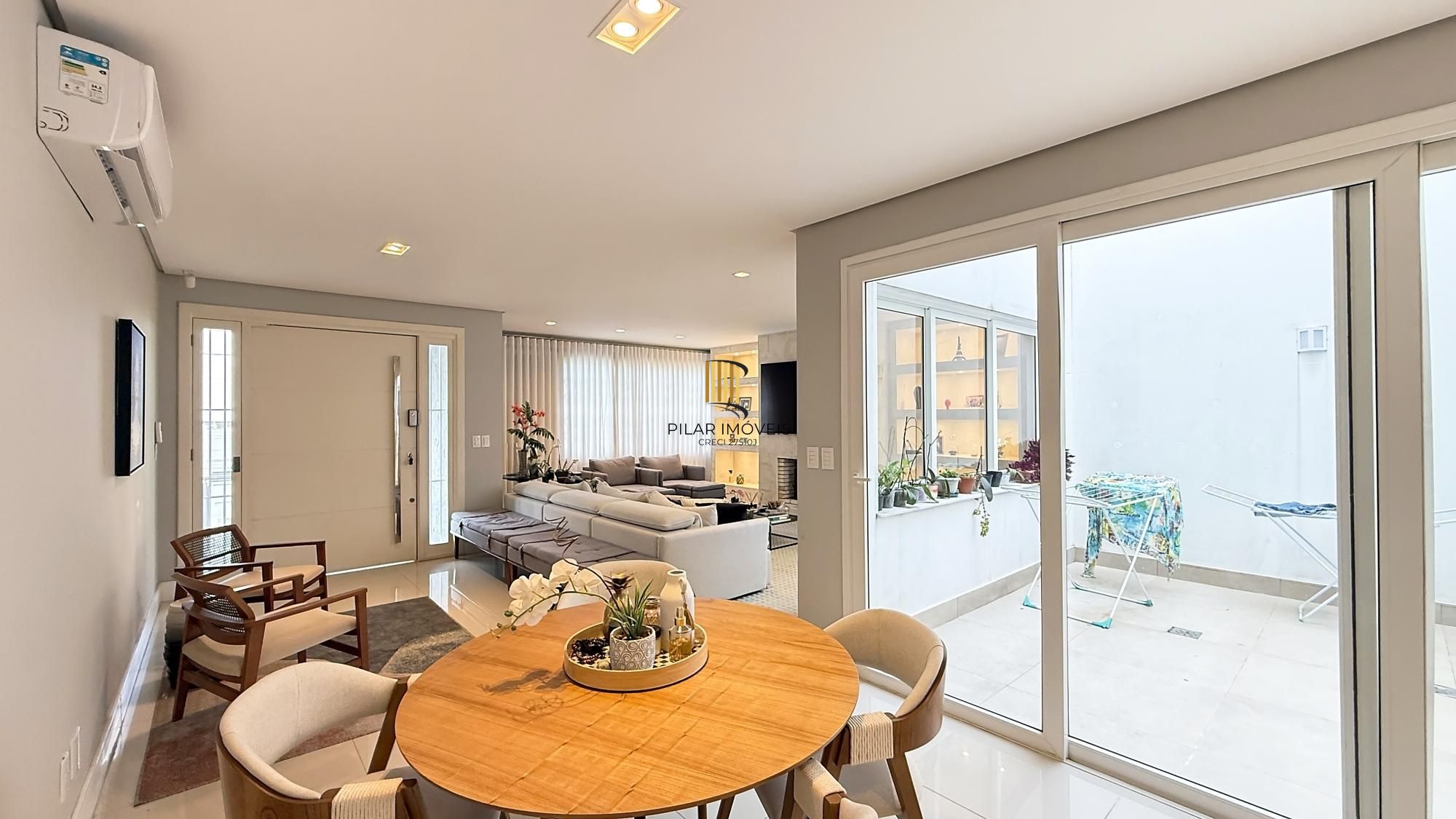 Casa para Comprar com 4 dormitórios, 386 m² - Chácara das Pedras - Porto Alegre