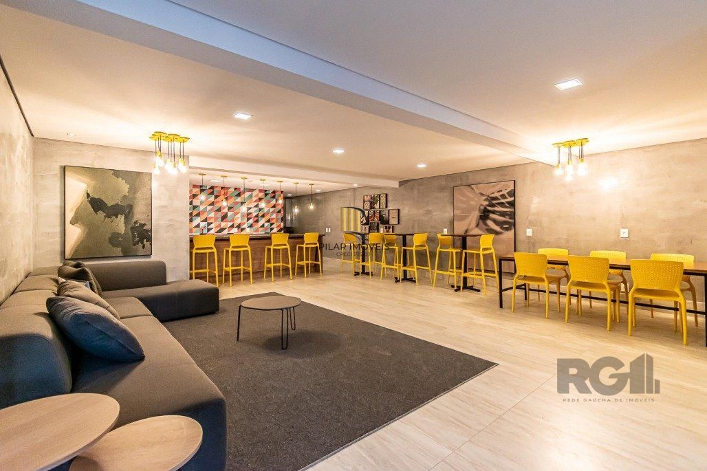 Apartamento á venda, 2 dormitórios, 2 vagas, no bairro Rio Branco, próximo à Redenção.