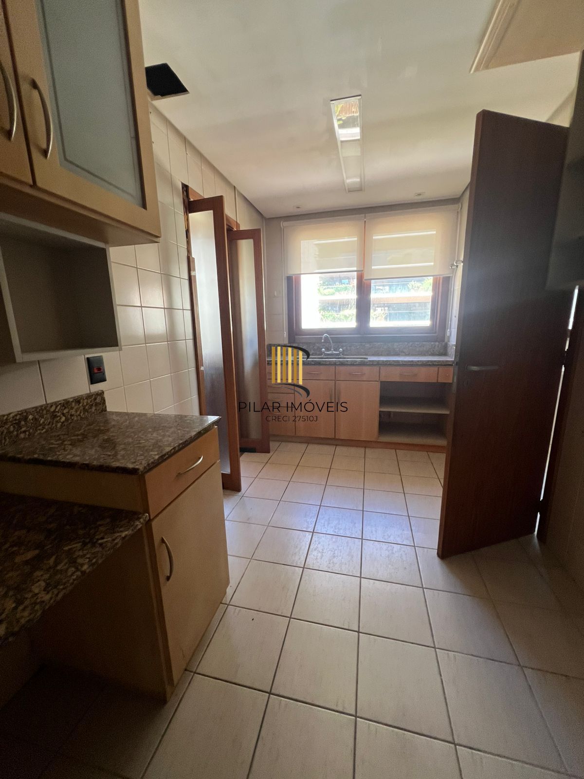 Alto Padrão no Bela Vista: 4 Dorms, Vista Rio, Lareira e 3 Vagas no Ed. Vercelli