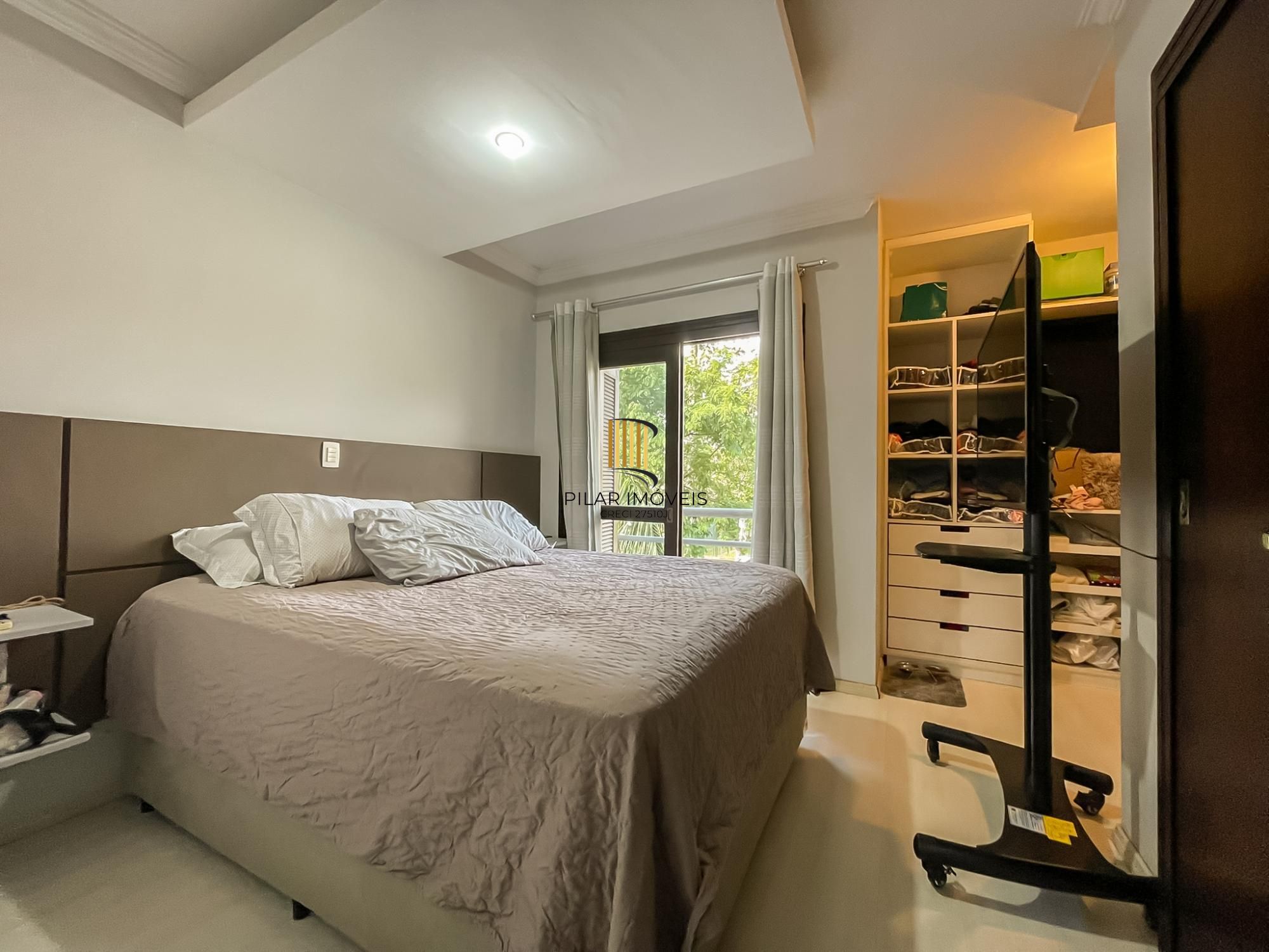 Excelente casa a venda com 3 dormitórios no bairro Tristeza em Porto Alegre.