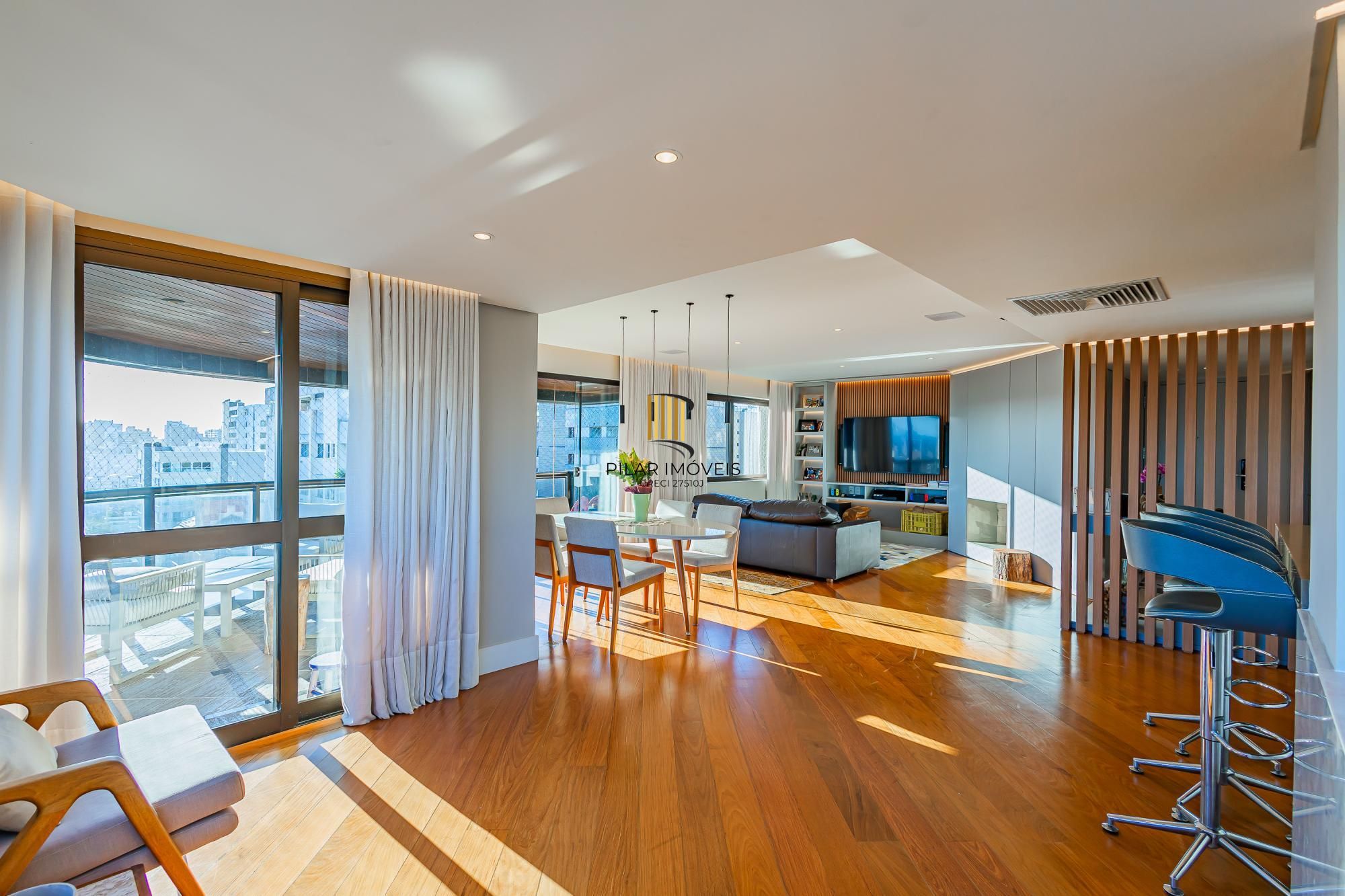 Sofisticação e Conforto em Petrópolis – 231,51m² privativos, 3 dormitórios (1 suíte master) + 3 vagas