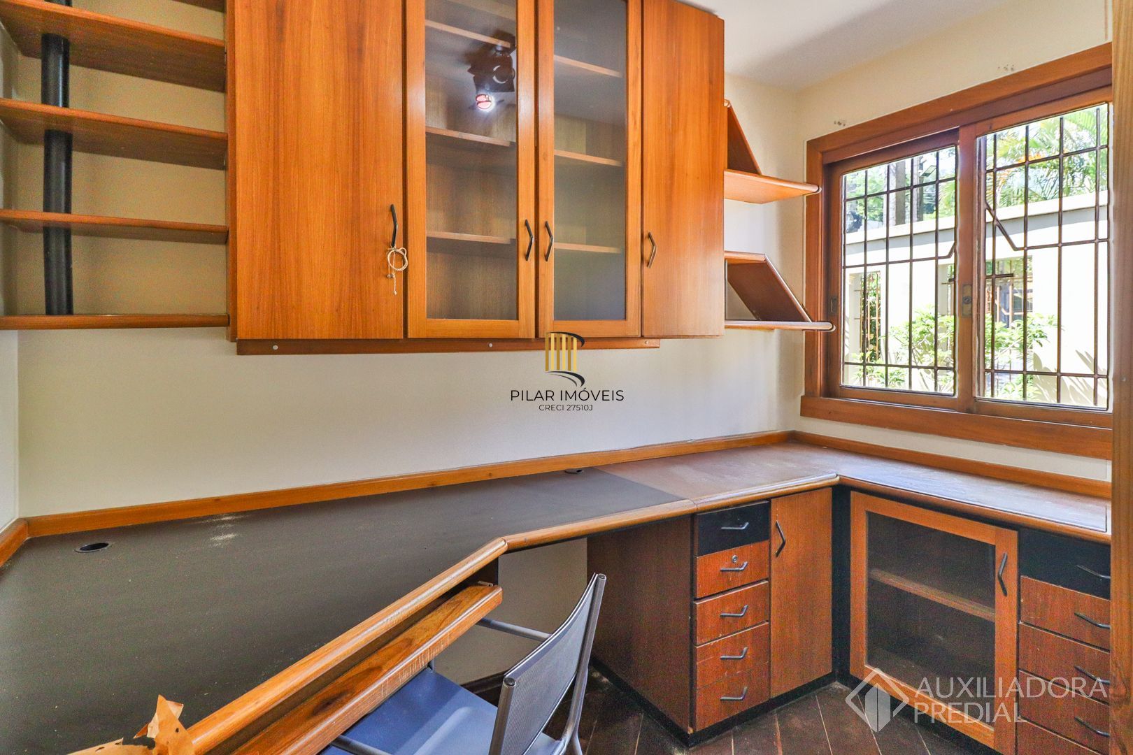 Excelente casa com 5 dormitórios no bairro Cristal