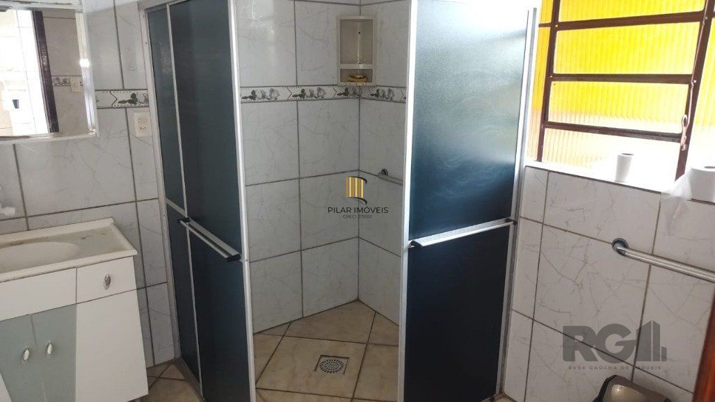 Vende casa com 84m² ,  2 dormitórios, terreno com 300m²