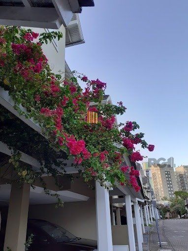 vende exelente casa com 442m² , 4 dormitórios Suíte, garagem para 4 carros