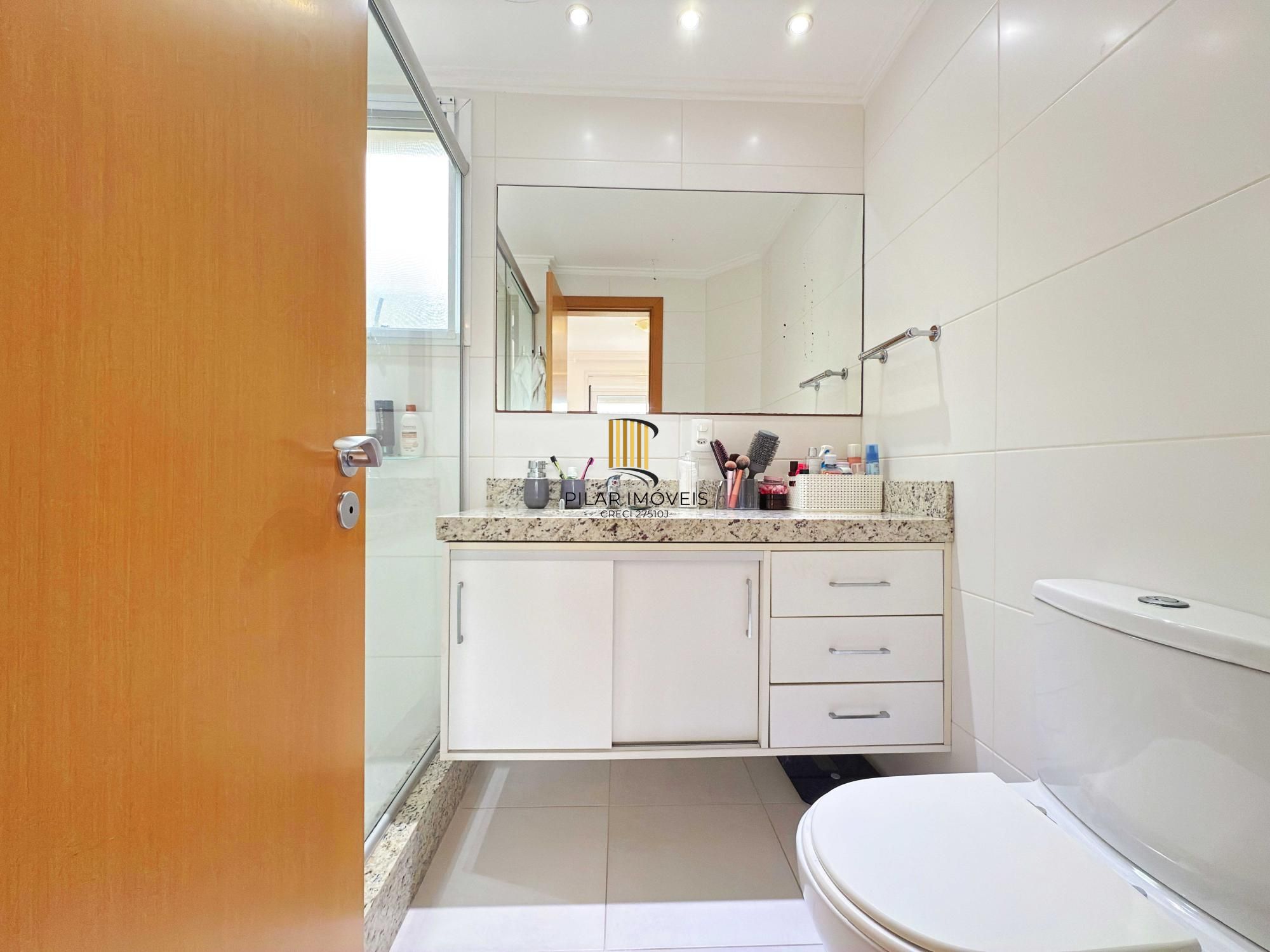 Apartamento a venda semi-mobiliado com dois dormitórios no bairro São João/PoA