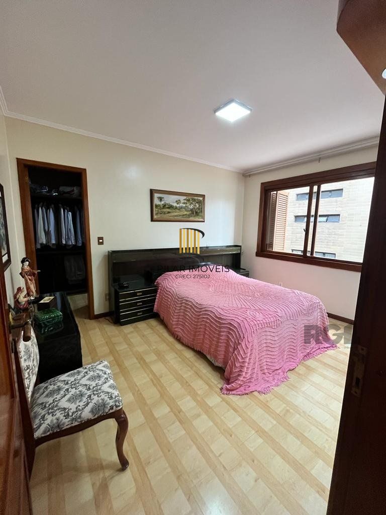 Cobertura para Comprar  com três dormitórios e uma suíte, duas vagas no bairro Petrópolis.