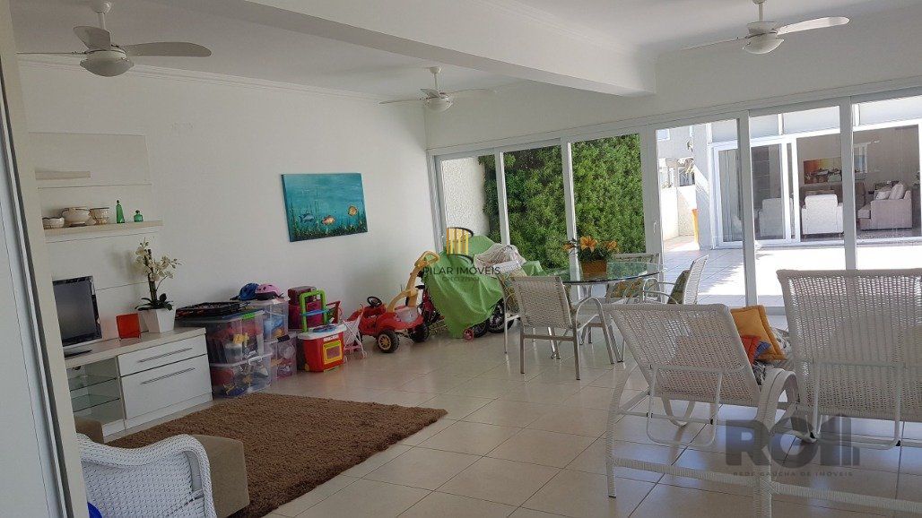 Casa para Comprar  no Condado de Capão com 5 suítes.