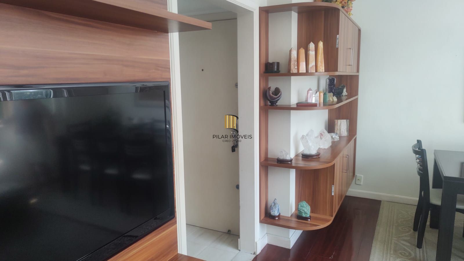 AP, 3 dormitórios, 1 suíte, 3 banheiros, box coberto, frente colégio Militar