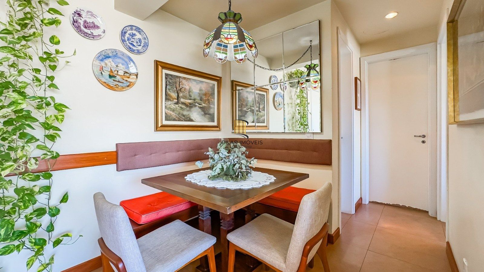 Apartamento totalmente mobiliado com 65m² no bairro Petrópolis!