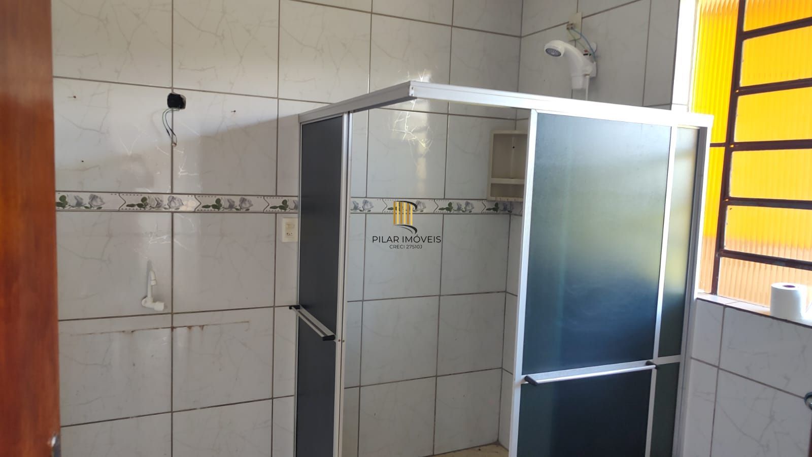 Vende casa com 84m² ,  2 dormitórios, terreno com 300m²
