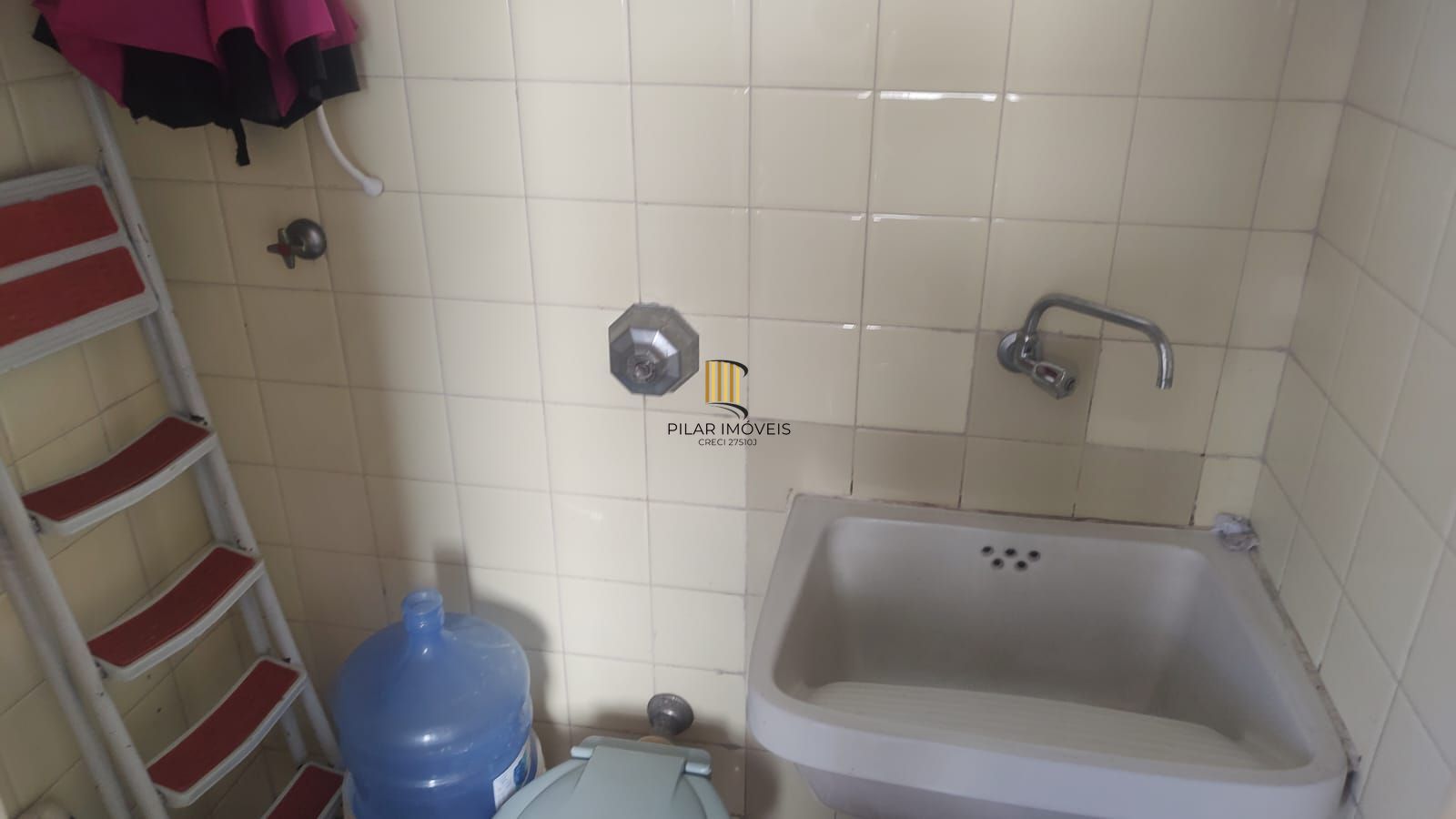 AP, 3 dormitórios, 1 suíte, 3 banheiros, box coberto, frente colégio Militar