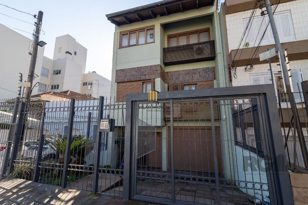 Casa incrível com 444m² privativos, para uso misto, residencial ou comercial.