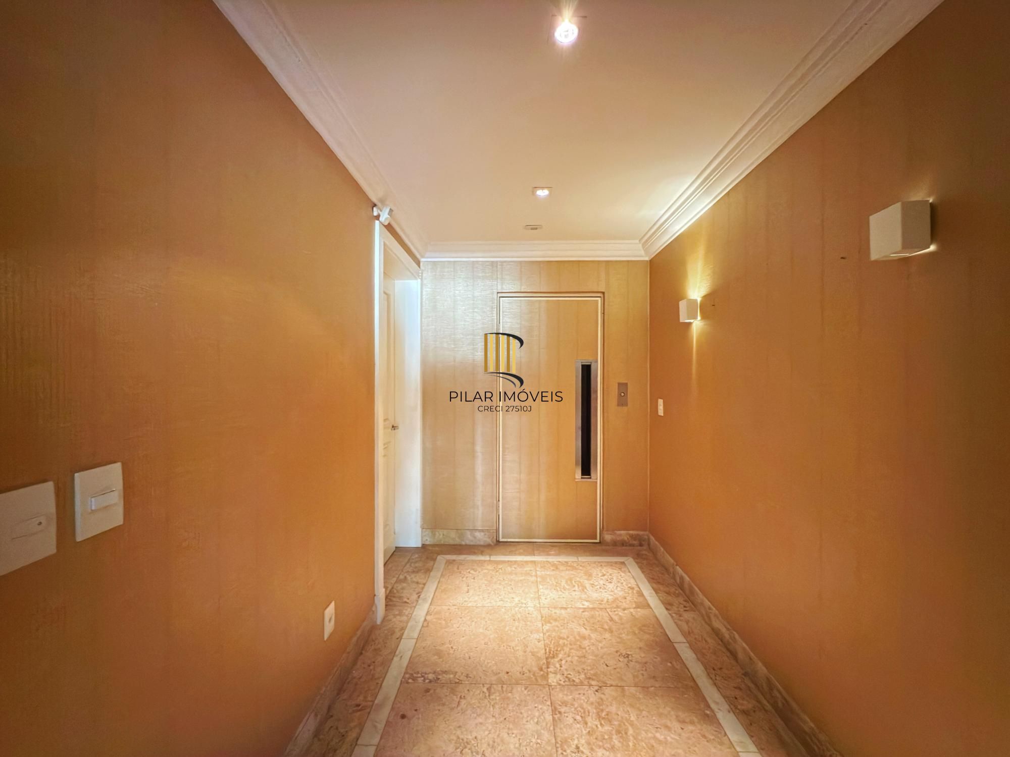 Apartamento com Lareira | Churrasqueira | 3 Suítes | Bairro Petrópolis