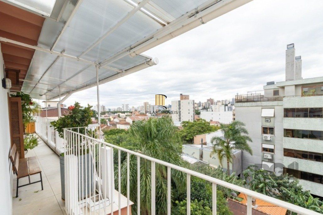 Cobertura com 3 dorms, 2 vagas e amplo terraço no Partenon