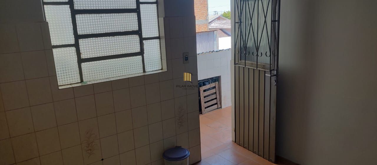 Vende Casa Comercial com deposito nos fundos, 289,80m²