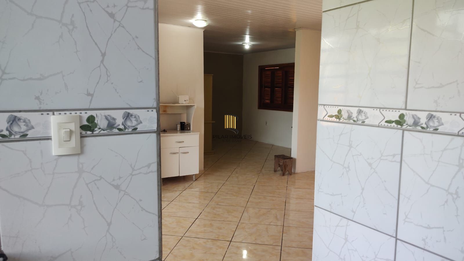 Vende casa com 84m² ,  2 dormitórios, terreno com 300m²