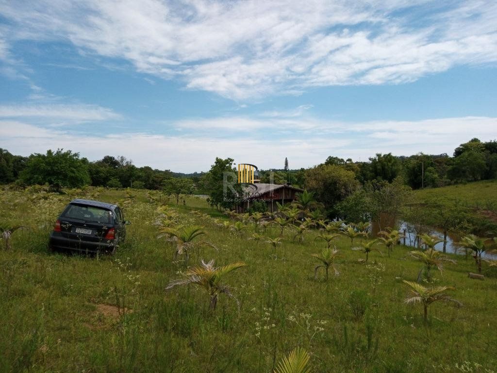Boletto Imóveis vende Sitio na RS, Com 7 casas, 2 comerciais, excelente local para vários seguimento fácil acesso , rota para gramado, R$3.900,000,00
