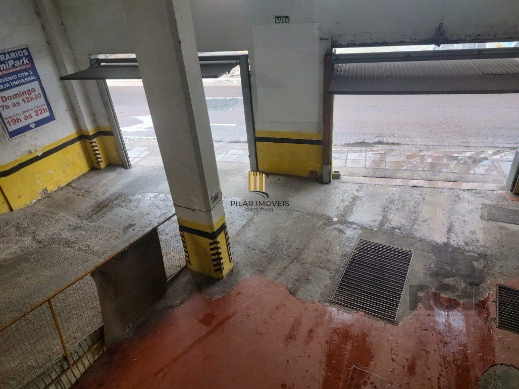 Vende pavilão, garagem de estacionamento para 100 carros, 2.400m² com salas para escritórios e depósito no centro de Porto Alegre