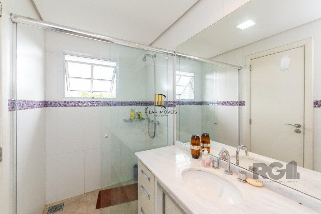 vende exelente casa com 442m² , 4 dormitórios Suíte, garagem para 4 carros