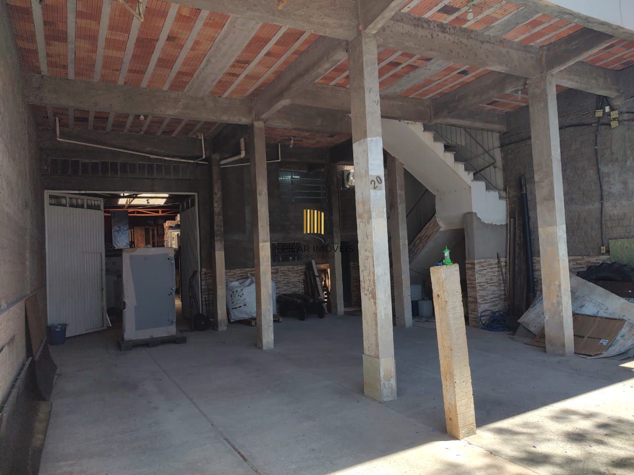 Vende Casa Comercial com deposito nos fundos, 289,80m²