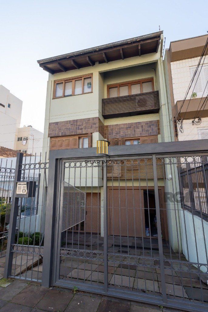 Casa incrível com 444m² privativos, para uso misto, residencial ou comercial.