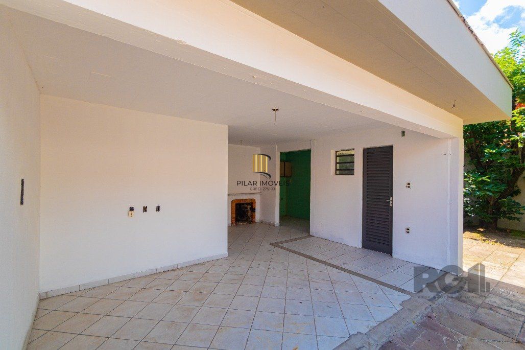 Casa/sobrado para Comprar com 4 dormitórios no bairro  Chácara das Pedras.