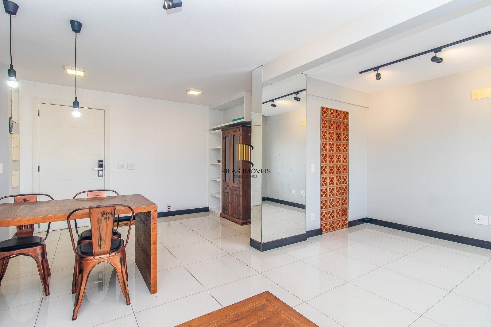 Apartamento 1 dormitório (reversível para 2) | Suíte | Semi Mobiliado