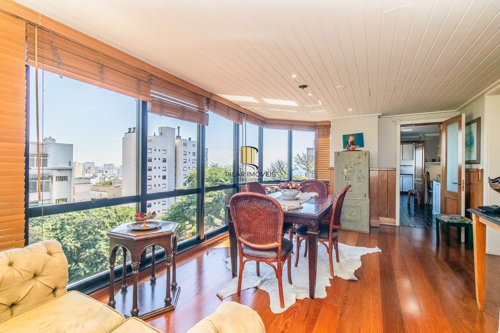 Amplo apartamento de alto padrão com 3 dormitórios