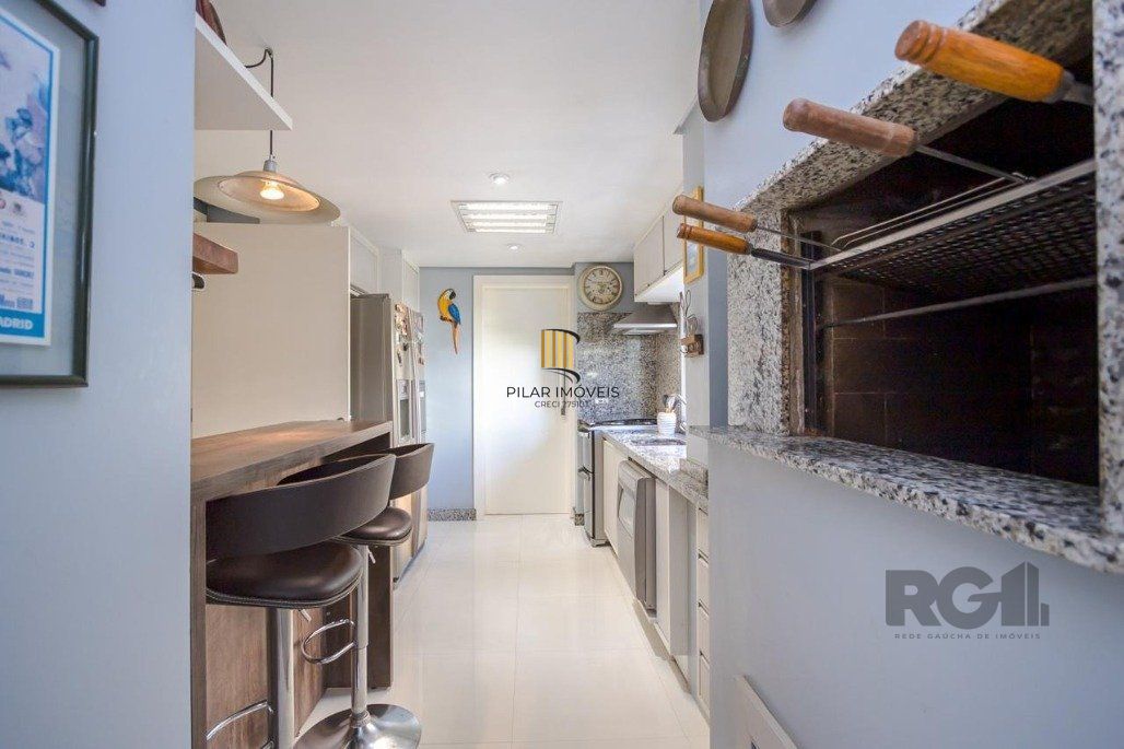 Apartamento à Venda - 137.74m², 3 dormitórios, sendo 3 suites, 2 vagas - Petrópolis