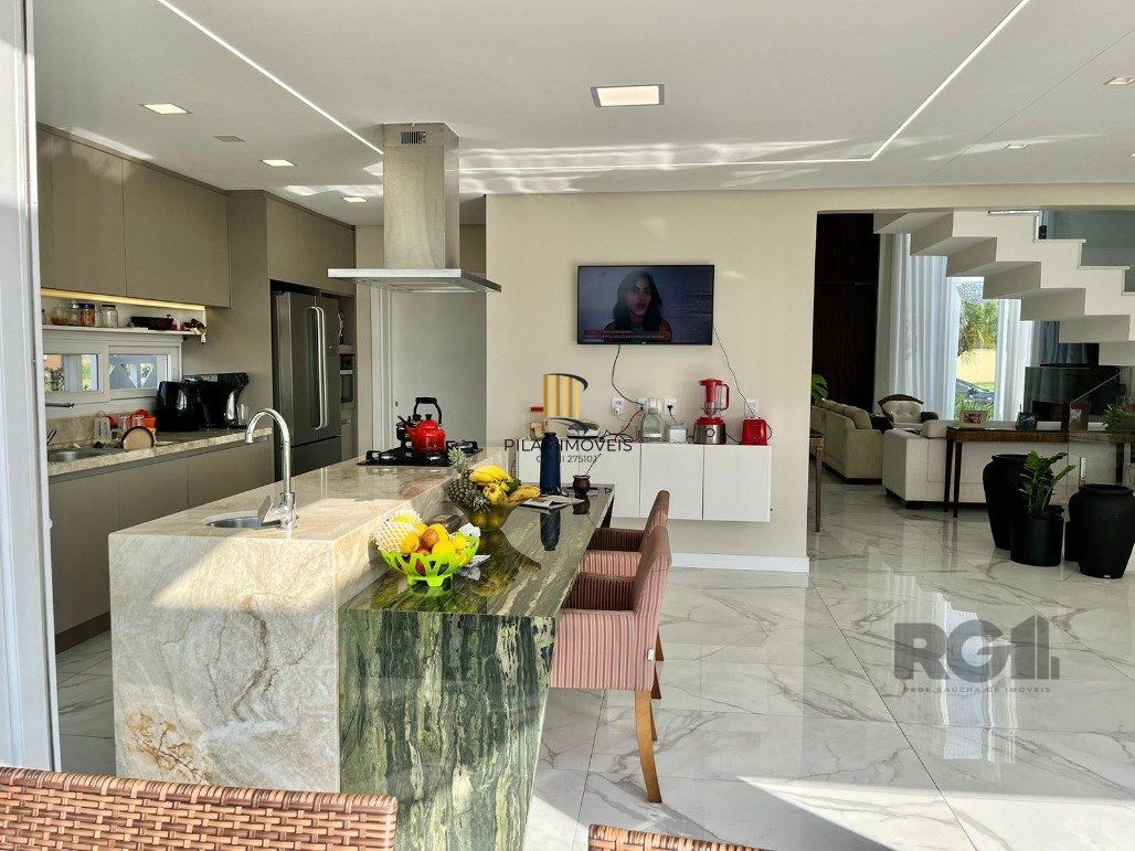 Casa para Comprar com 3 Suítes em Lote Molhado no Península Ponta da Figueira