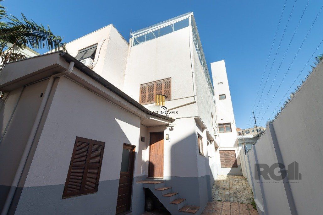 Casa incrível com 444m² privativos, para uso misto, residencial ou comercial.