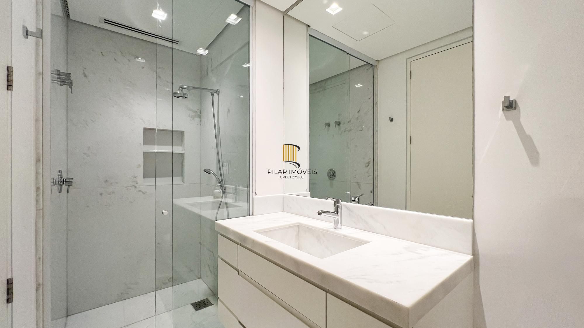 Mansão Suspensa Mobiliada no Las Piedras com piscina e vista para a mata nativa