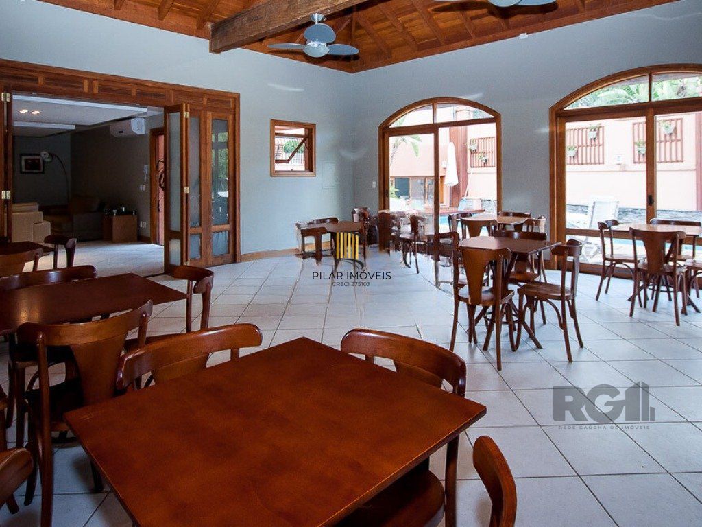 Casa em condomínio à venda no Bairro Três Figueiras.