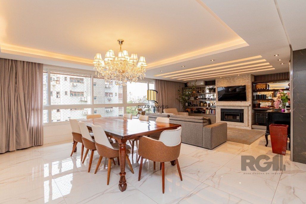 Apartamento com 209 m² privativos sendo 3 suítes, 4 elevadores, 3 vagas de garagens, à venda no bairro Higienópolis