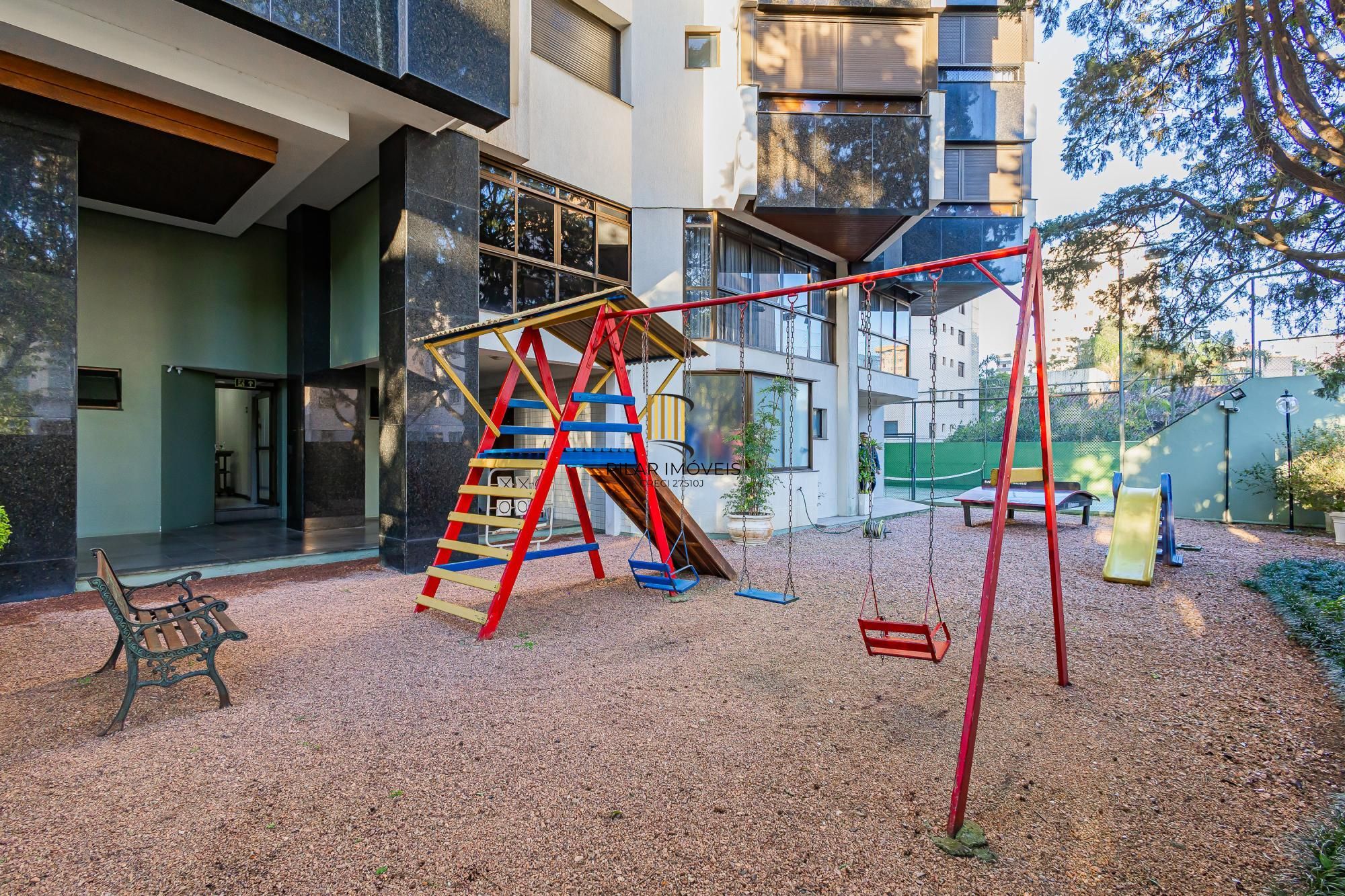 Sofisticação e Conforto em Petrópolis – 231,51m² privativos, 3 dormitórios (1 suíte master) + 3 vagas