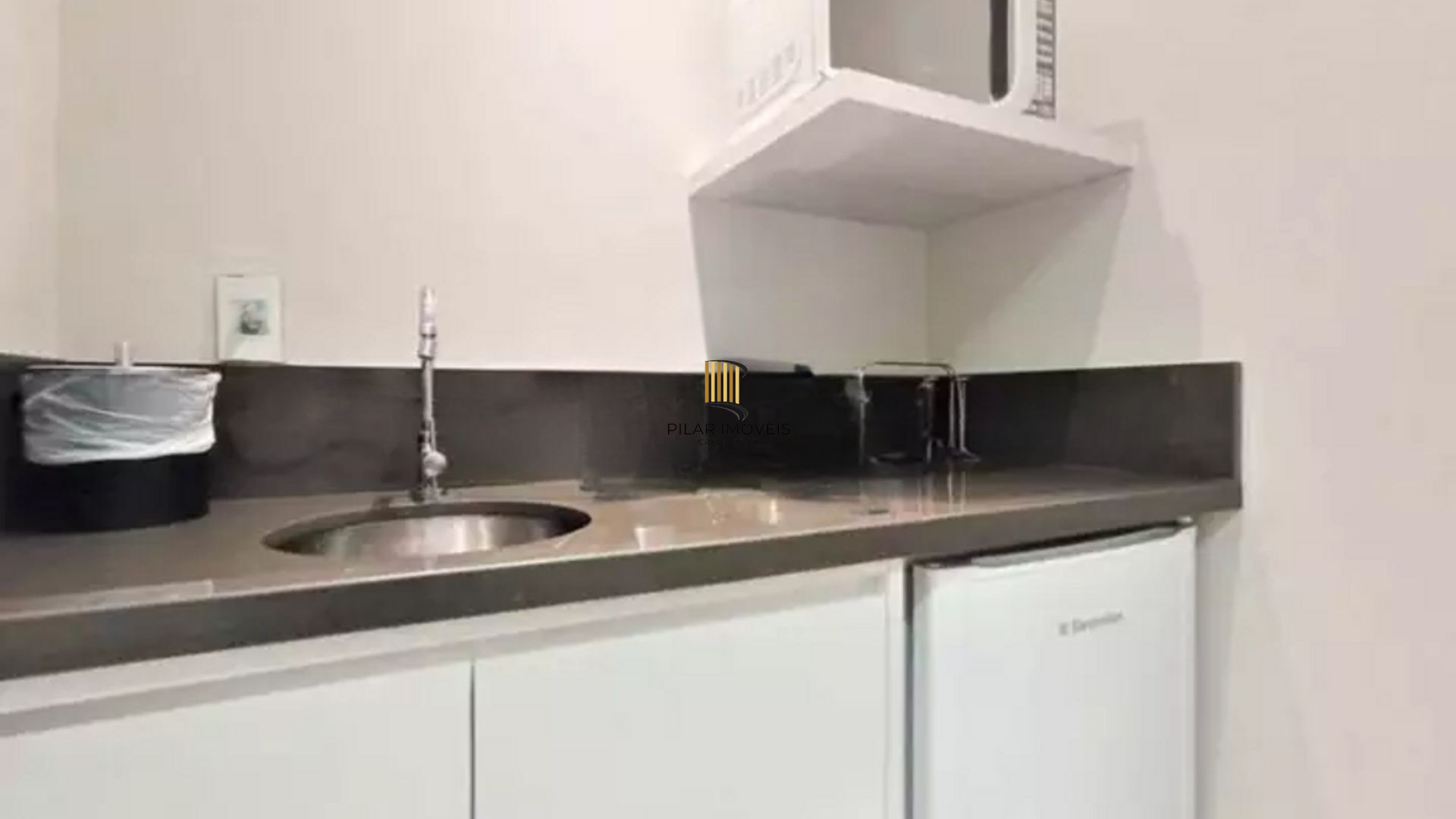Duas salas comerciais para comprar, unificadas com  70m² no ROSSI BUSINESS PARK