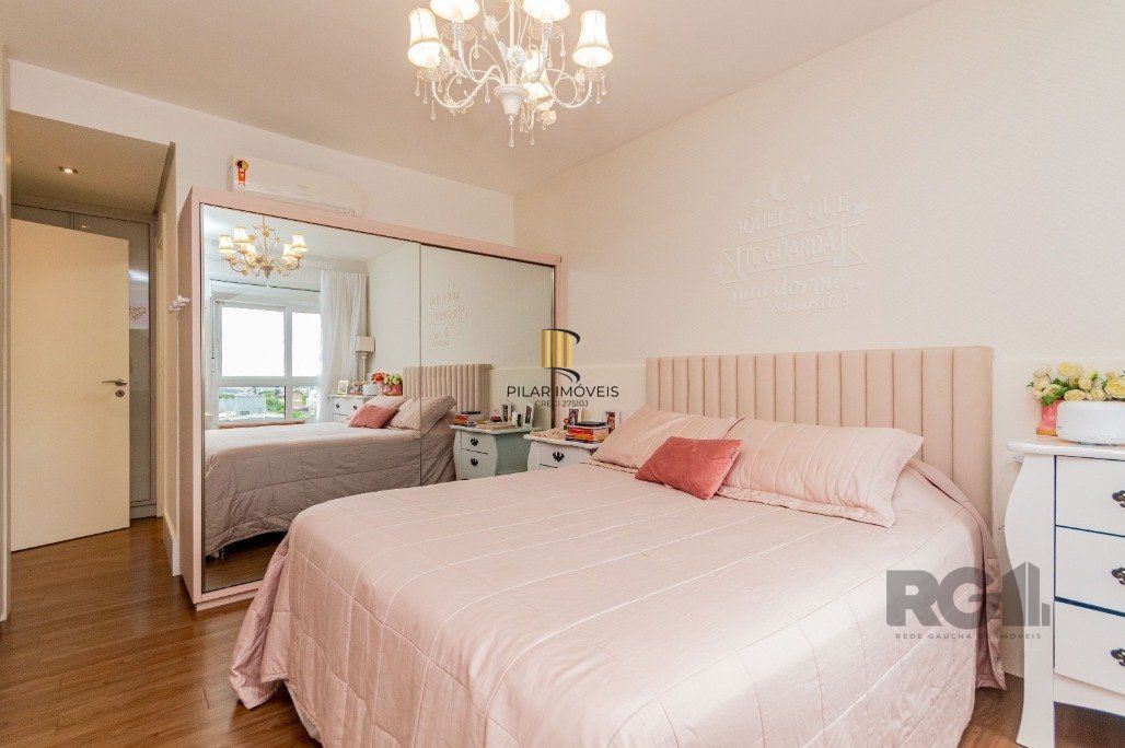 Apartamento com 209 m² privativos sendo 3 suítes, 4 elevadores, 3 vagas de garagens, à venda no bairro Higienópolis