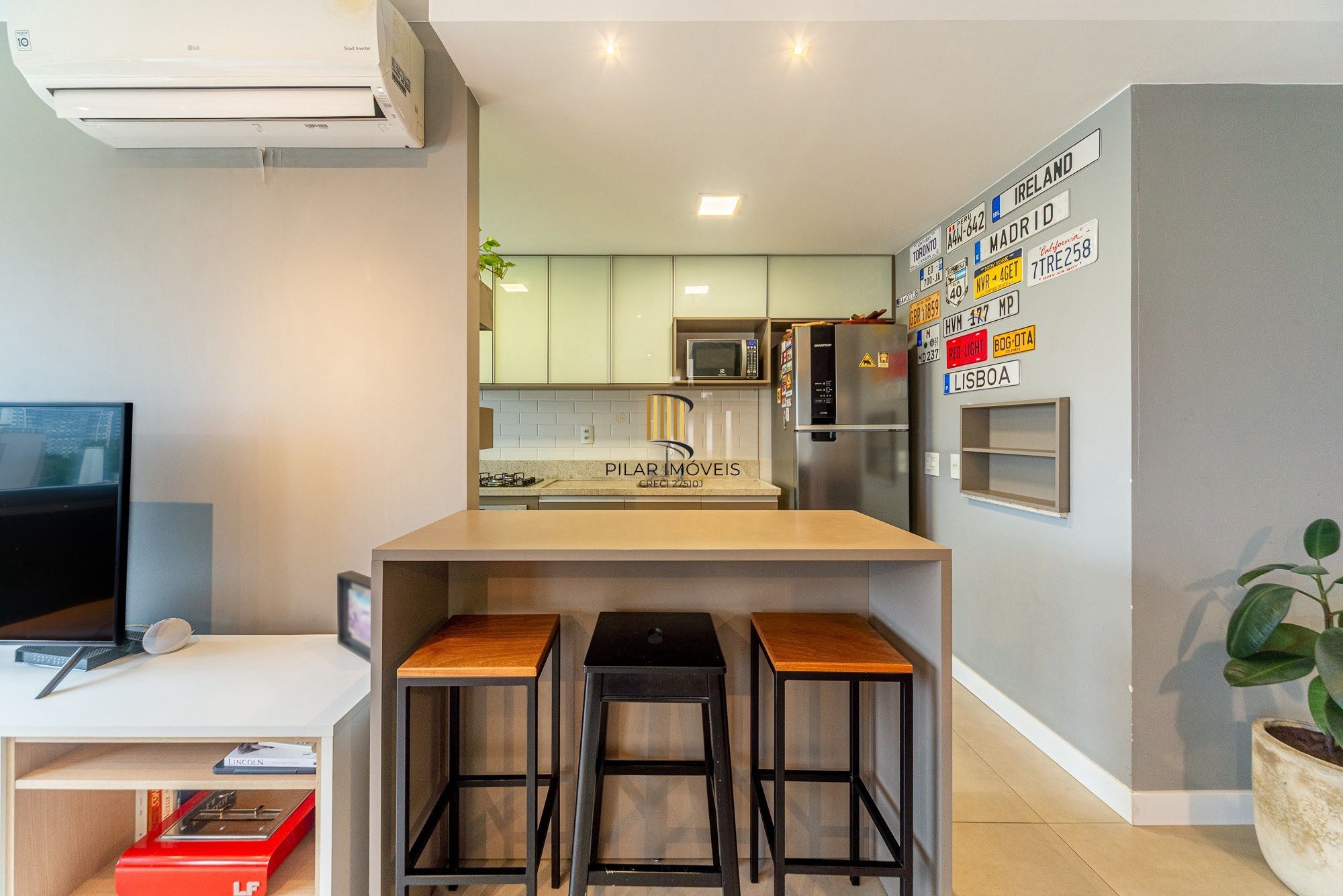 Apartamento mobiliado 60m² | 1 dormitório | Andar alto | Vista livre | 1 vaga