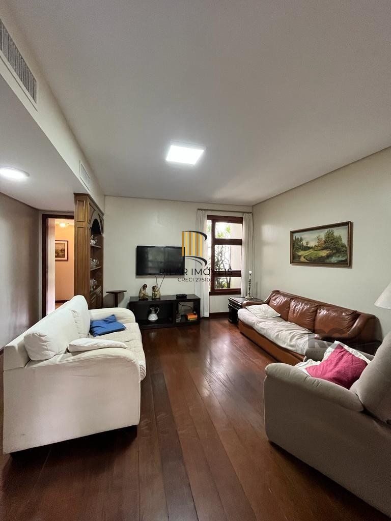 Cobertura para Comprar  com três dormitórios e uma suíte, duas vagas no bairro Petrópolis.