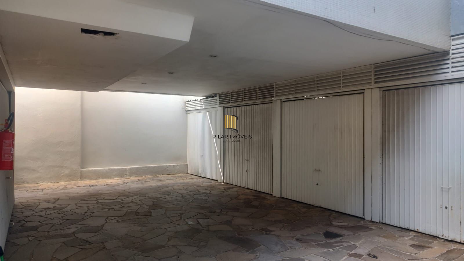 AP, 3 dormitórios, 1 suíte, 3 banheiros, box coberto, frente colégio Militar