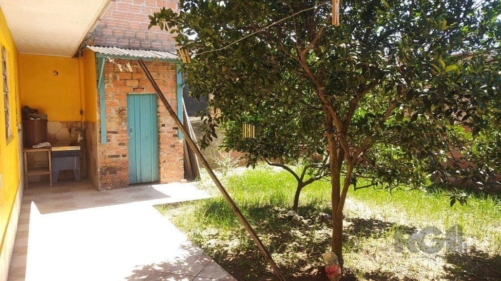 Vende casa com 84m² ,  2 dormitórios, terreno com 300m²