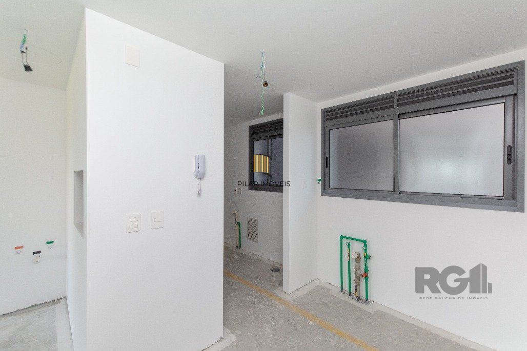 Apto de 3 suítes, andar alto, 115m² privativos com lavabo, cozinha americana e churrasqueira.