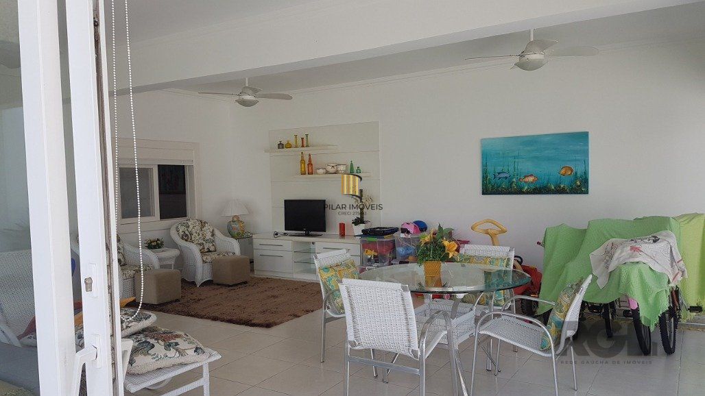 Casa para Comprar  no Condado de Capão com 5 suítes.