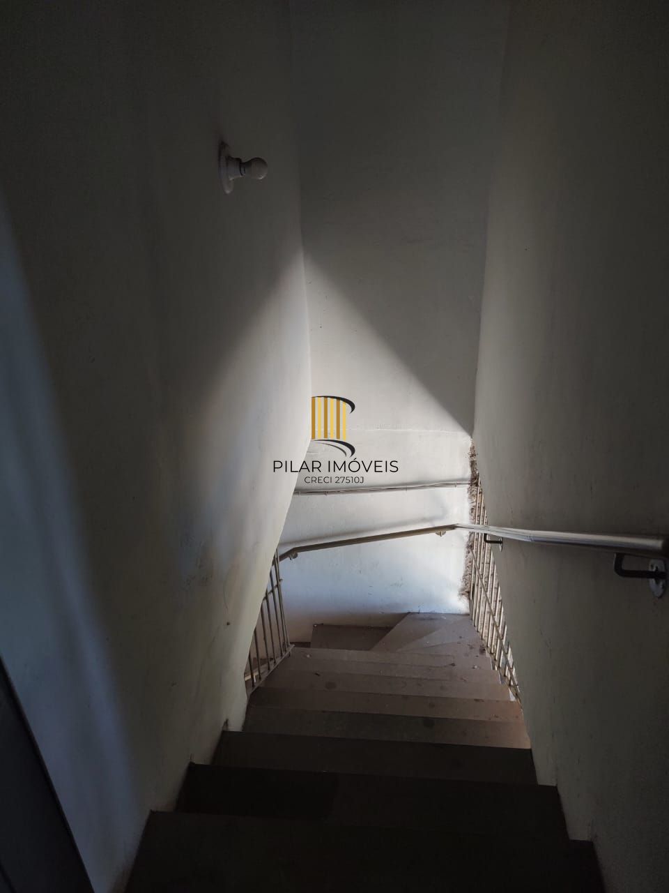 Vende Casa Comercial com deposito nos fundos, 289,80m²