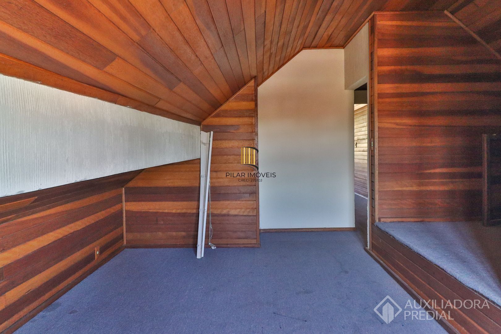 Excelente casa com 5 dormitórios no bairro Cristal